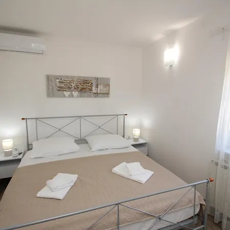 Sea Side Apartment *