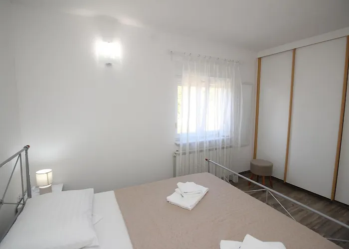 Sea Side בית הארחה